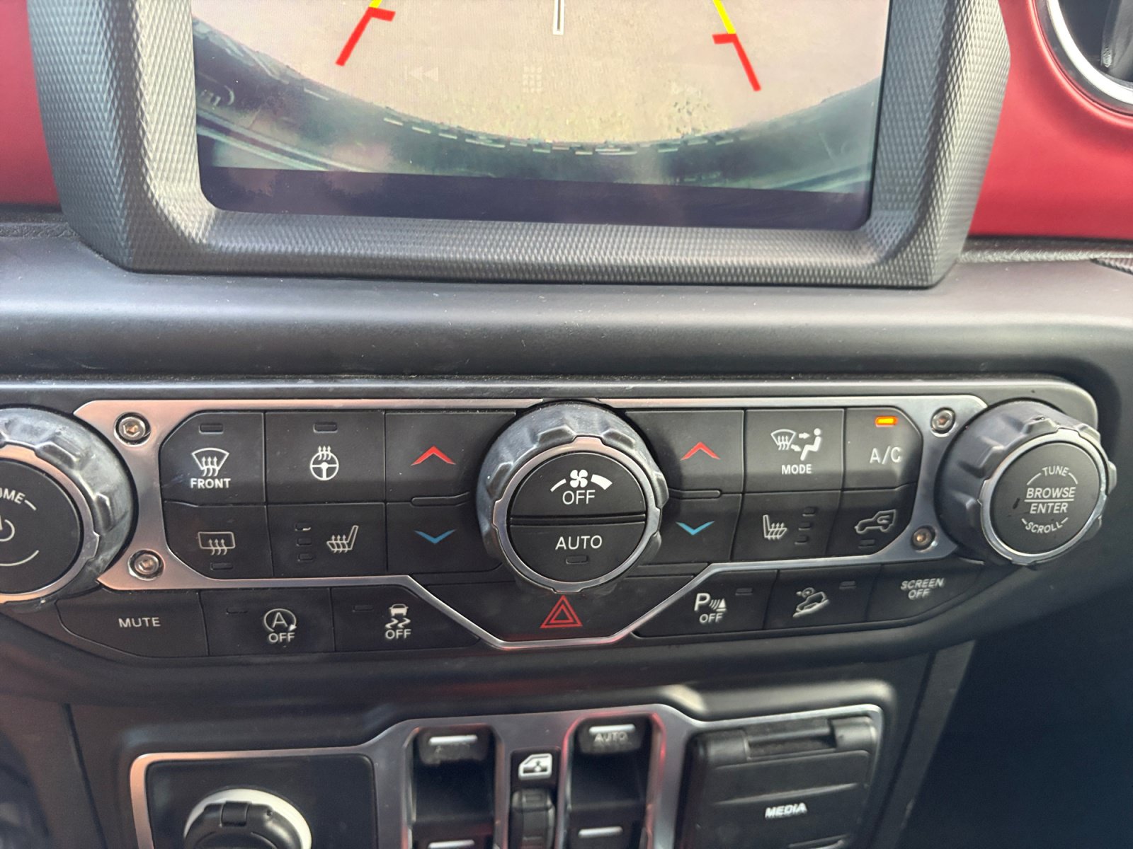 Certified 2019 Jeep Wrangler Unlimited Rubicon w/ Dual Top Group AWD/4WD image 17