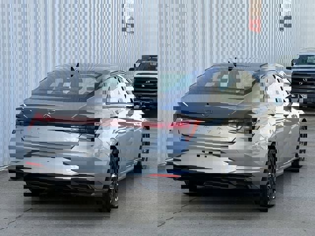 Used 2022 Hyundai Elantra SEL image 4