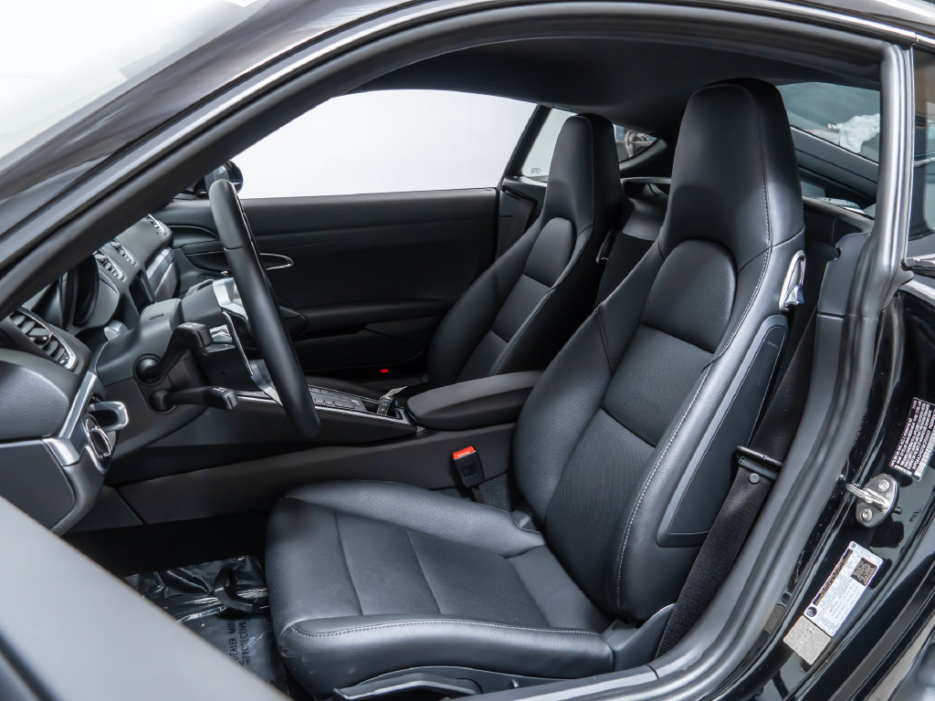 Used 2025 Porsche 718 Cayman RWD image 5
