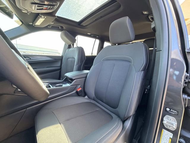 New 2026 Jeep Grand Cherokee Laredo image 6