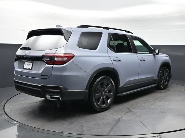 Used 2025 Honda Pilot Sport image 5