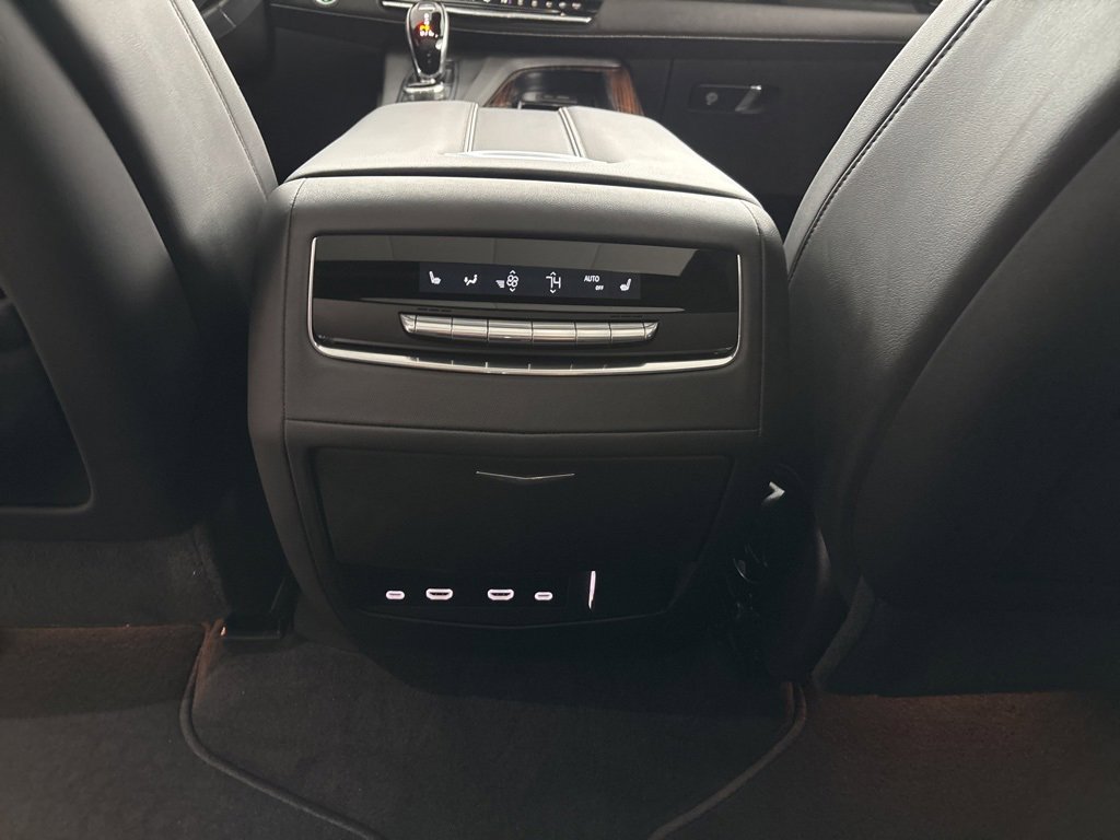 Used 2024 Cadillac Escalade ESV Premium Luxury image 37