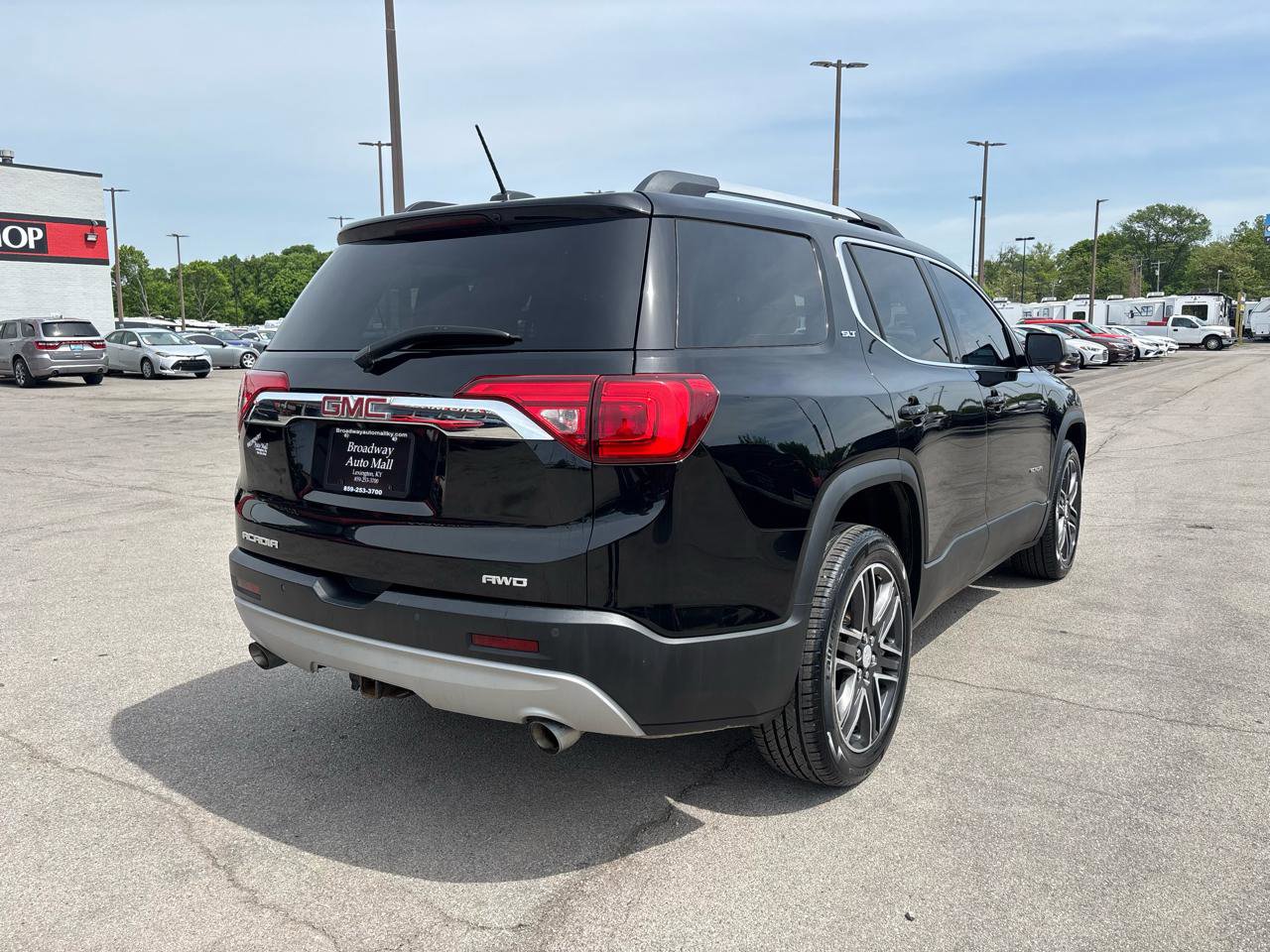 Used 2017 GMC Acadia SLT AWD/4WD image 3