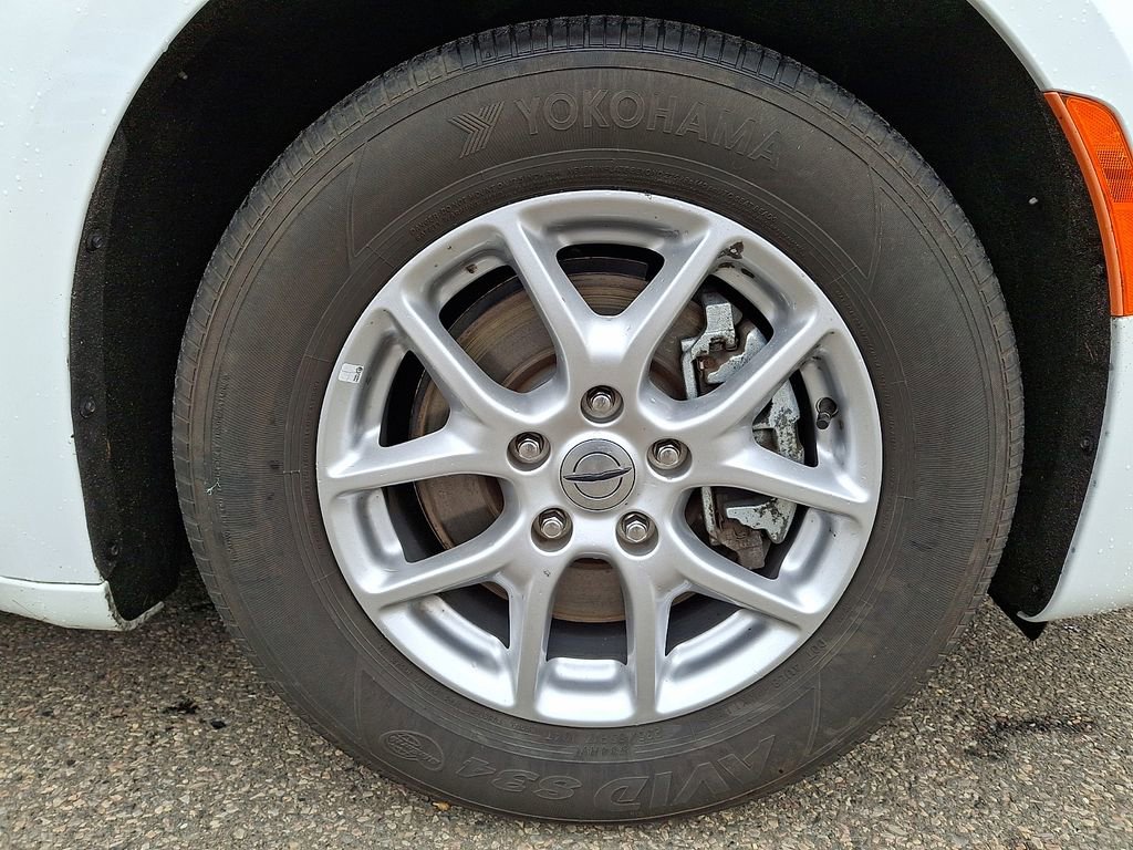 Used 2023 Chrysler Pacifica Touring-L image 10