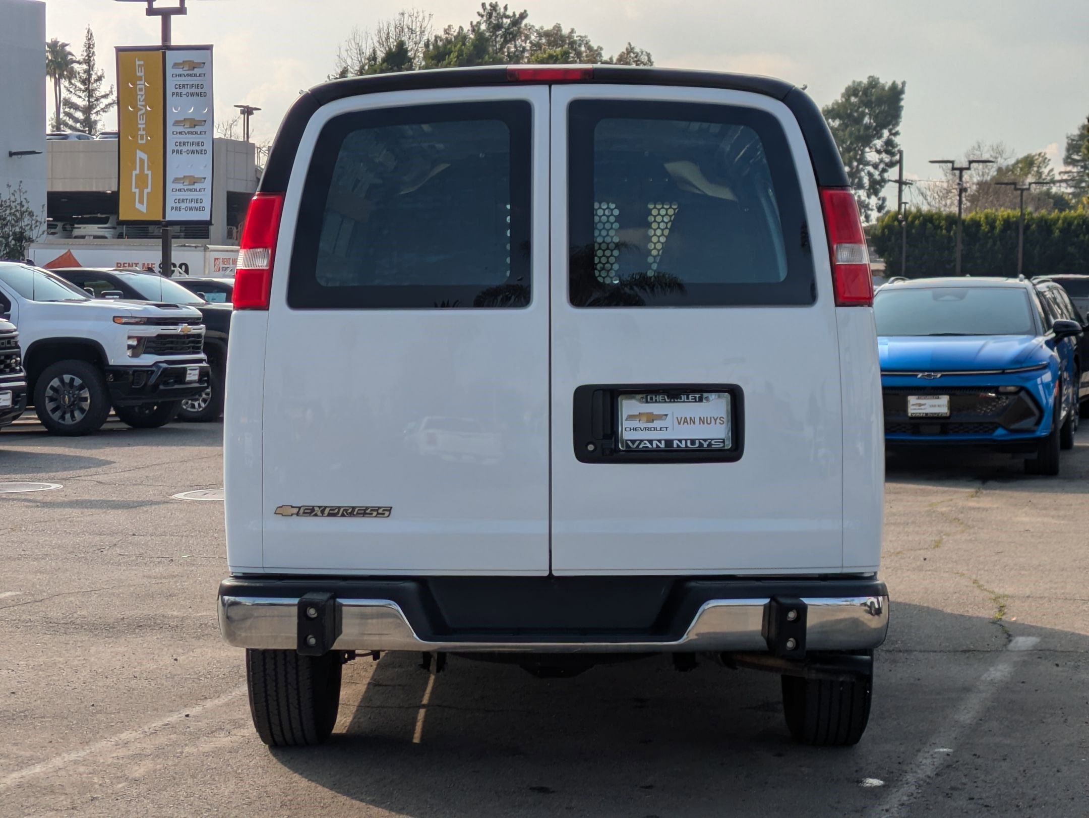 Used 2024 Chevrolet Express 2500 Work Van w/ Driver Convenience Package image 6
