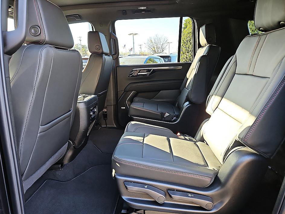 New 2026 Chevrolet Suburban RST w/ RST Capability Package AWD/4WD image 10