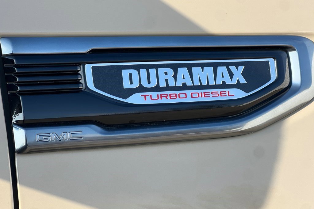 Certified 2022 GMC Sierra 1500 AT4 w/ AT4 Preferred Package image 23