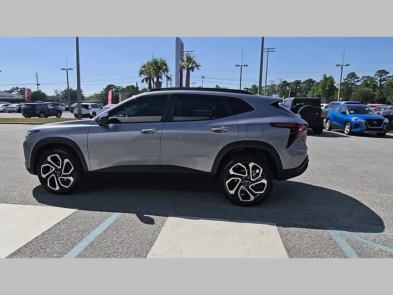 Used 2025 Chevrolet Trax RS w/ Driver Confidence Package FWD image 26