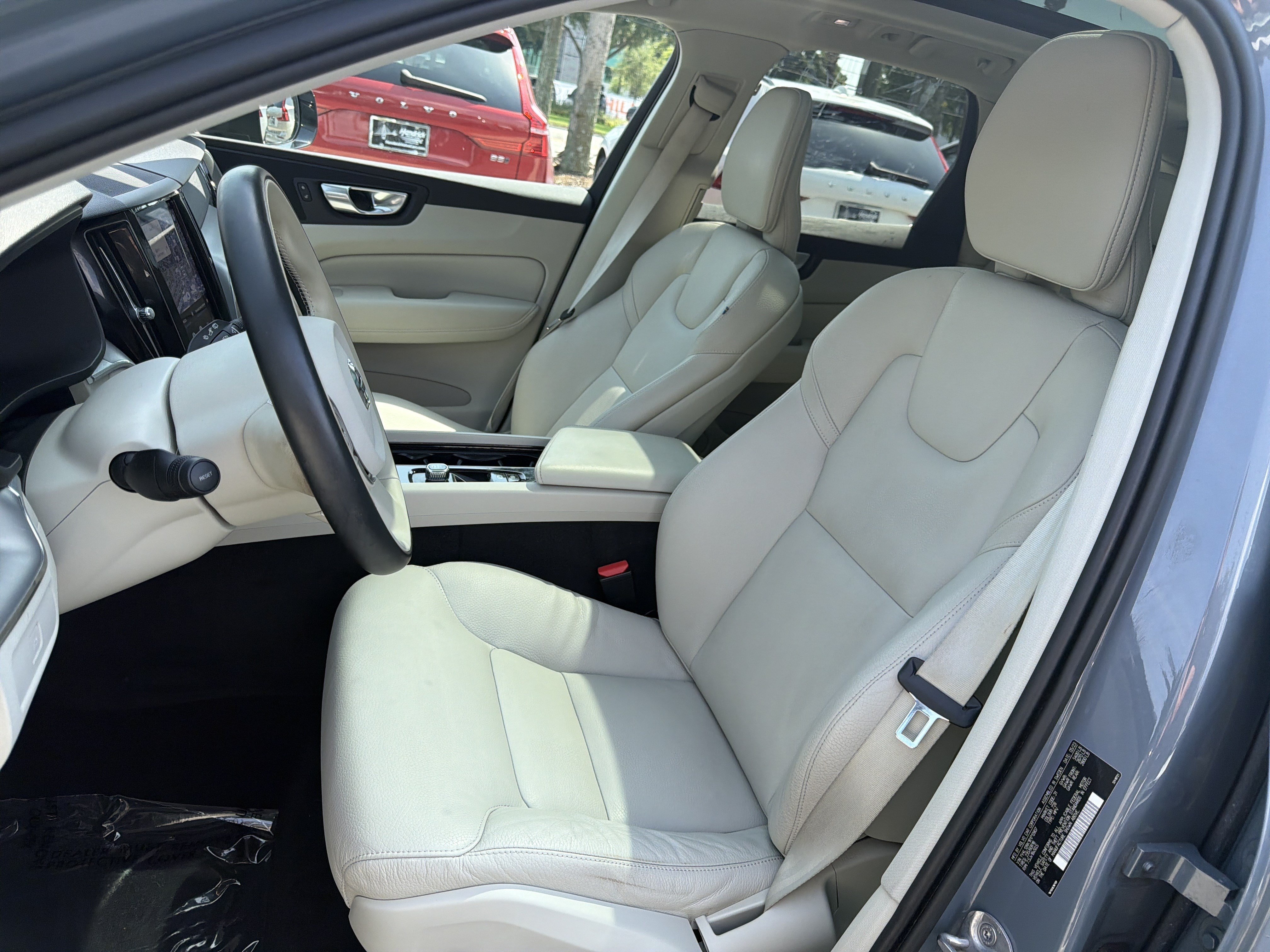 Certified 2024 Volvo XC60 B5 Core AWD/4WD image 16