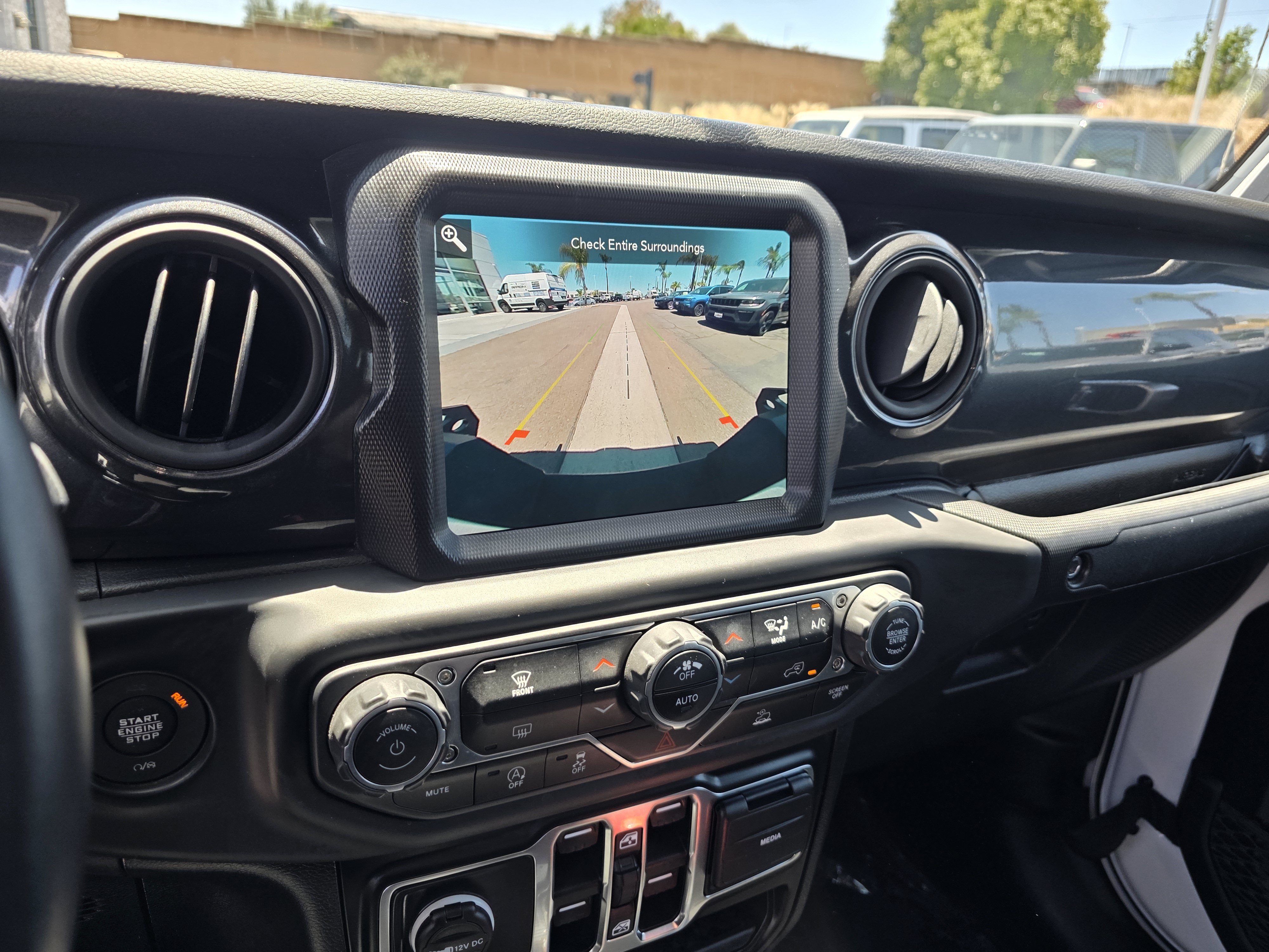 Certified 2021 Jeep Gladiator Overland AWD/4WD image 14