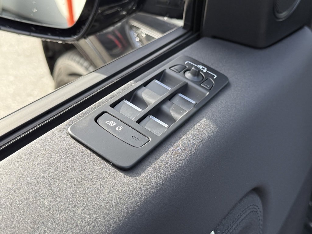 Used 2025 Land Rover Discovery Sport S image 14