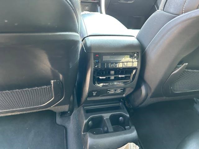 Used 2023 Jeep Grand Cherokee L Limited w/ Black Appearance Package image 15