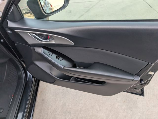 Used 2018 MAZDA MAZDA3 Sport image 29