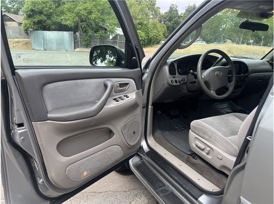 Used 2006 Toyota Sequoia SR5 RWD image 16