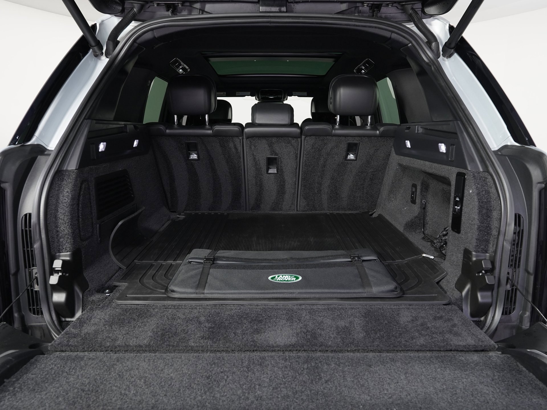 Used 2023 Land Rover Range Rover SE image 8