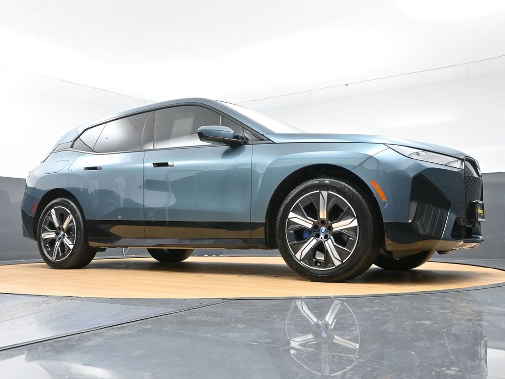 Used 2023 BMW iX xDrive50 w/ Sport Package AWD/4WD image 10