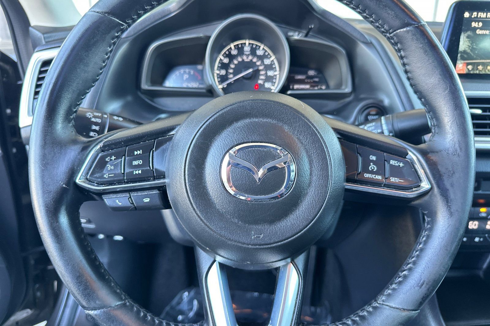 Used 2018 MAZDA MAZDA3 Touring image 24