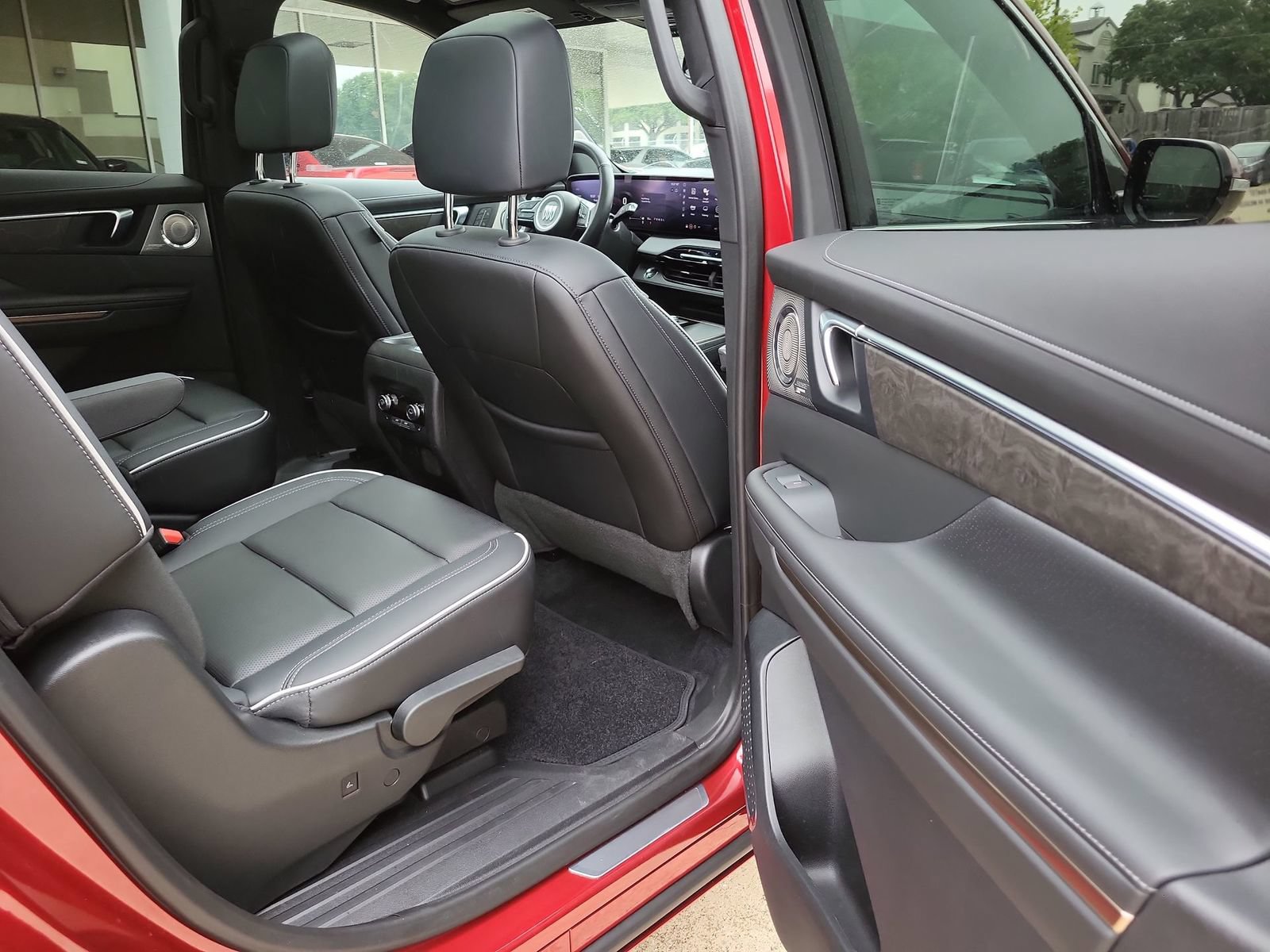 Used 2025 Buick Enclave Avenir w/ Trailering Package, 5000 lbs. FWD image 28