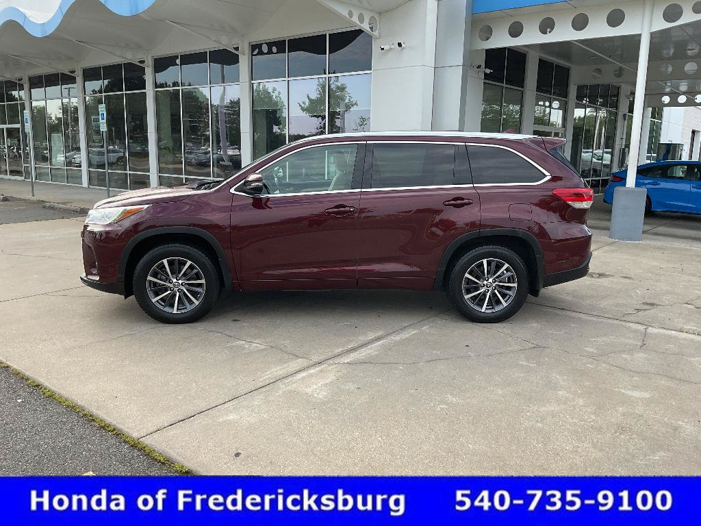Used 2017 Toyota Highlander XLE AWD/4WD image 2