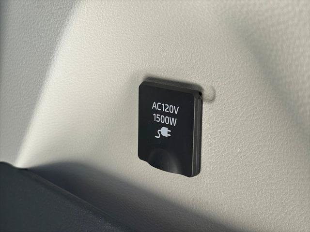 Used 2023 Toyota Sienna Limited AWD/4WD image 15