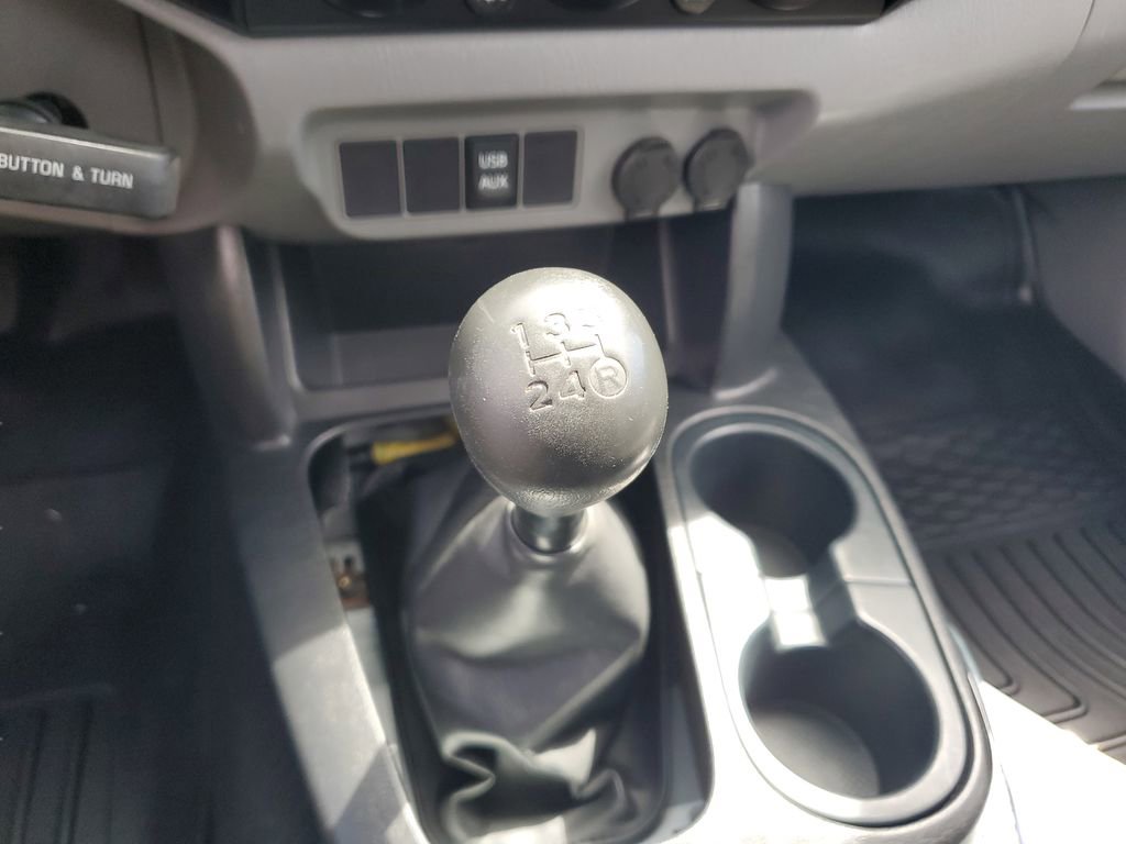 Used 2014 Toyota Tacoma 4x4 Regular Cab image 16