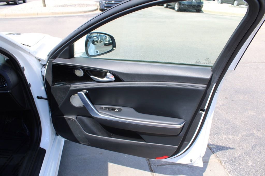 Used 2018 Kia Stinger Premium AWD/4WD image 20