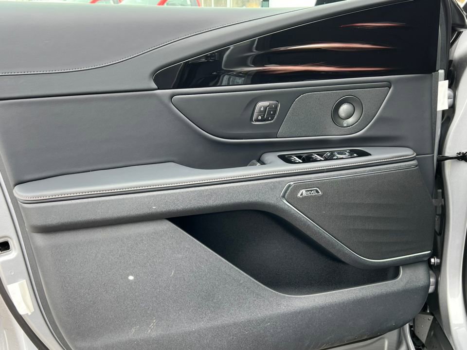 New 2026 Lincoln Nautilus Reserve w/ Jet Appearance Package AWD/4WD image 14