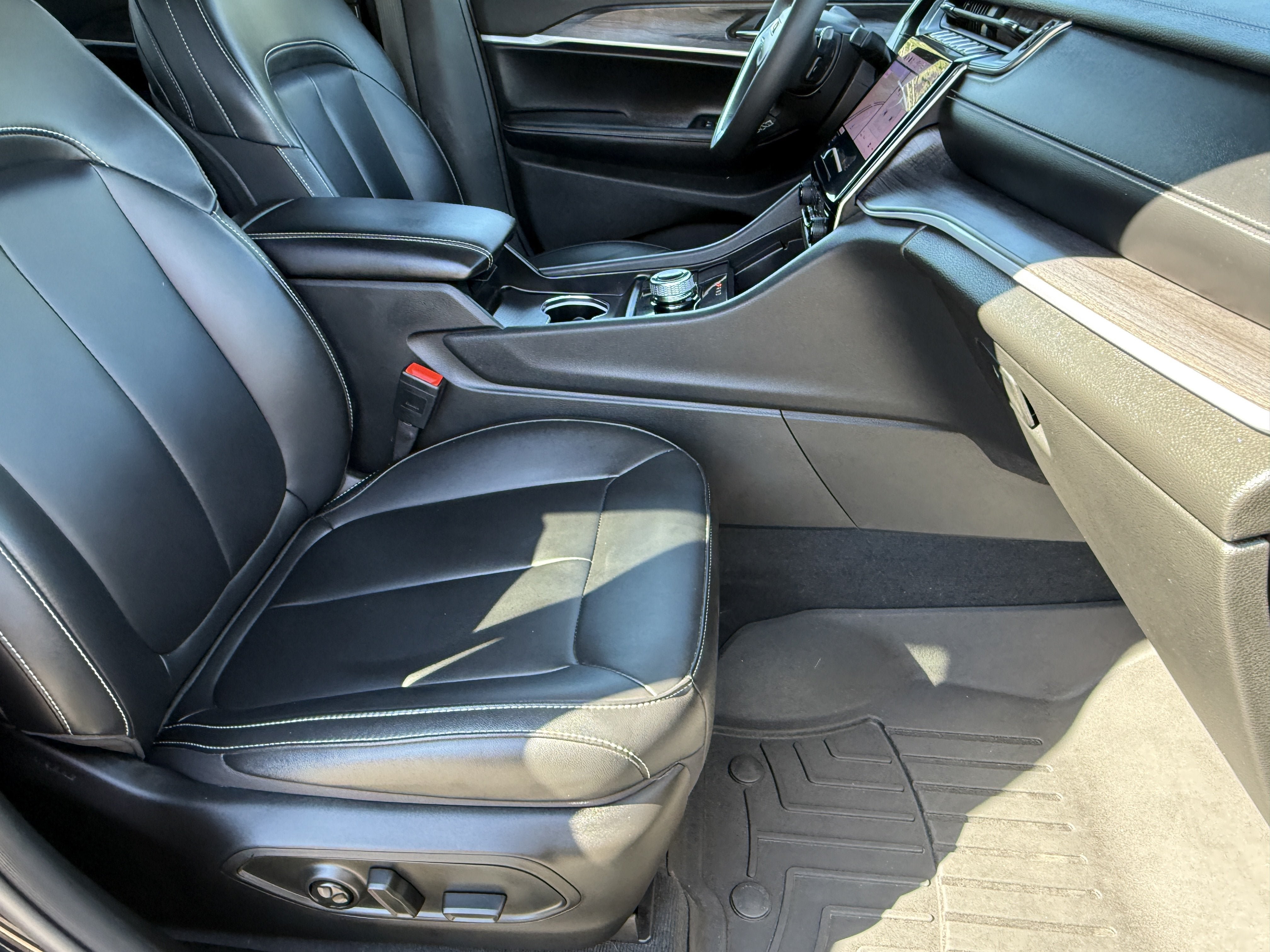 Used 2025 Jeep Grand Cherokee Limited RWD image 14