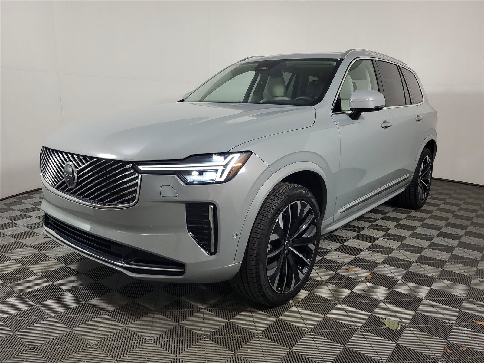Certified 2026 Volvo XC90 B6 Ultra AWD/4WD image 3