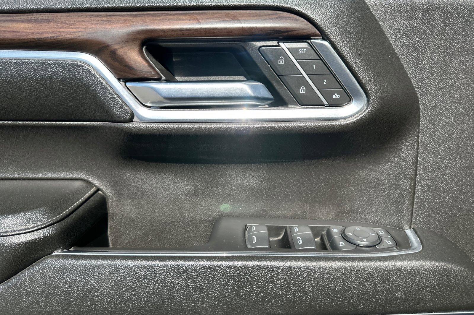 Used 2024 GMC Sierra 1500 SLT image 11