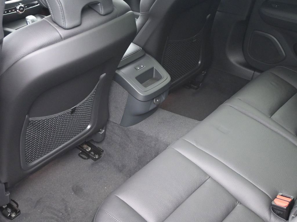 New 2025 Volvo V60 B5 Cross Country Plus w/ Protection Package Premier image 26