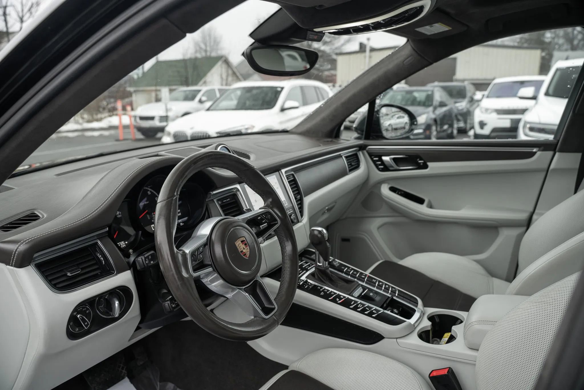 Used 2018 Porsche Macan Turbo image 6
