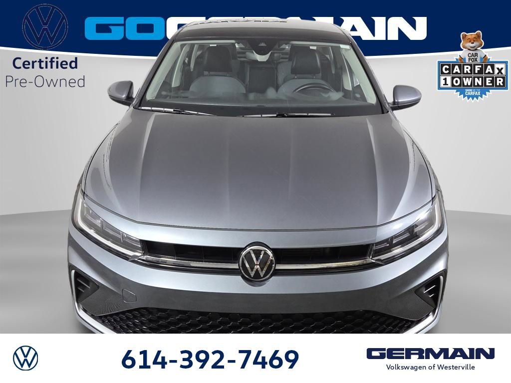 Certified 2025 Volkswagen Jetta SE w/ Sunroof Package image 3