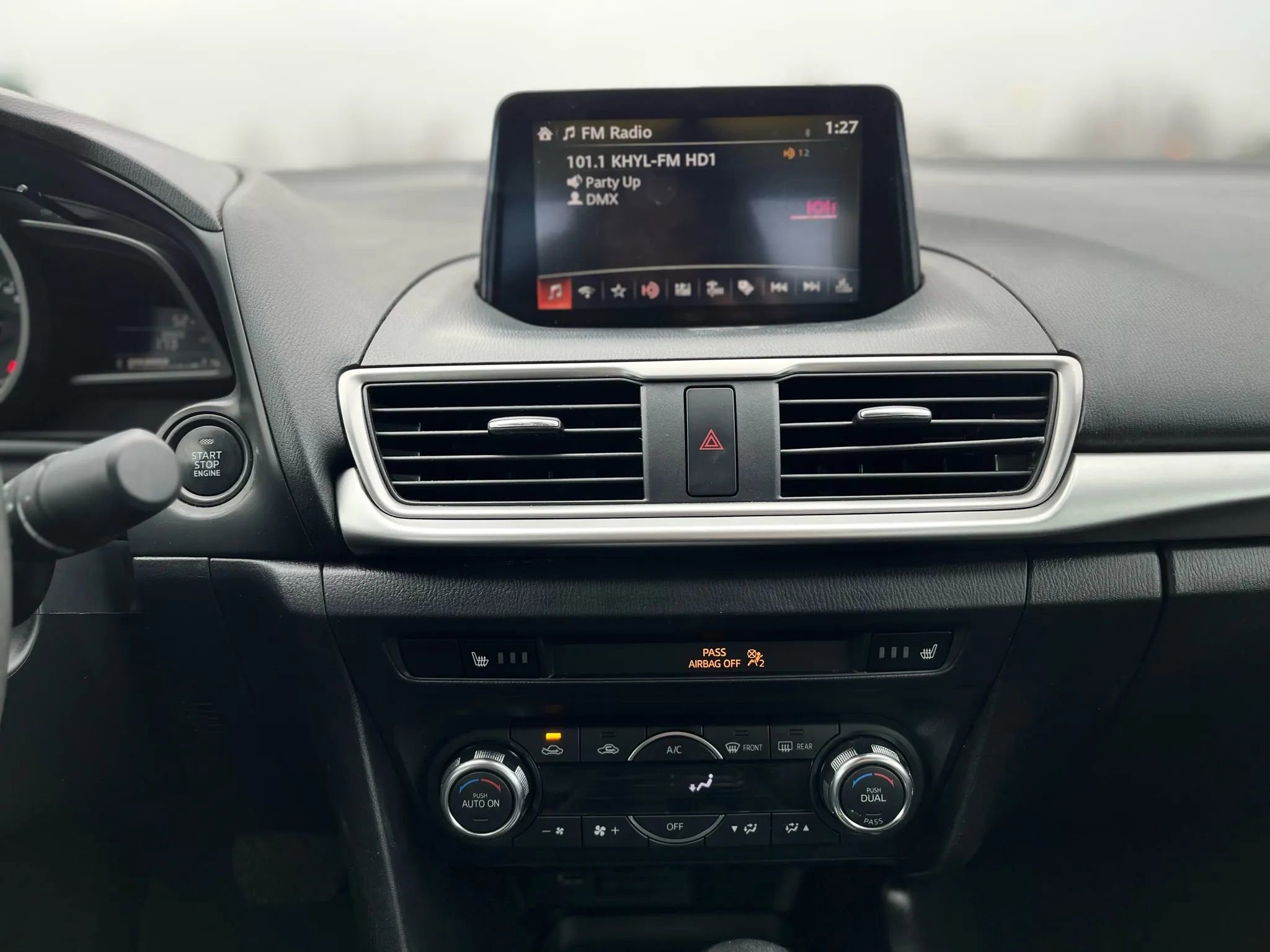 Used 2018 MAZDA MAZDA3 Touring image 16