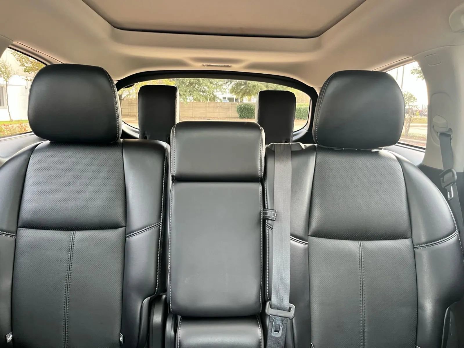 Used 2020 Nissan Pathfinder Platinum FWD image 35