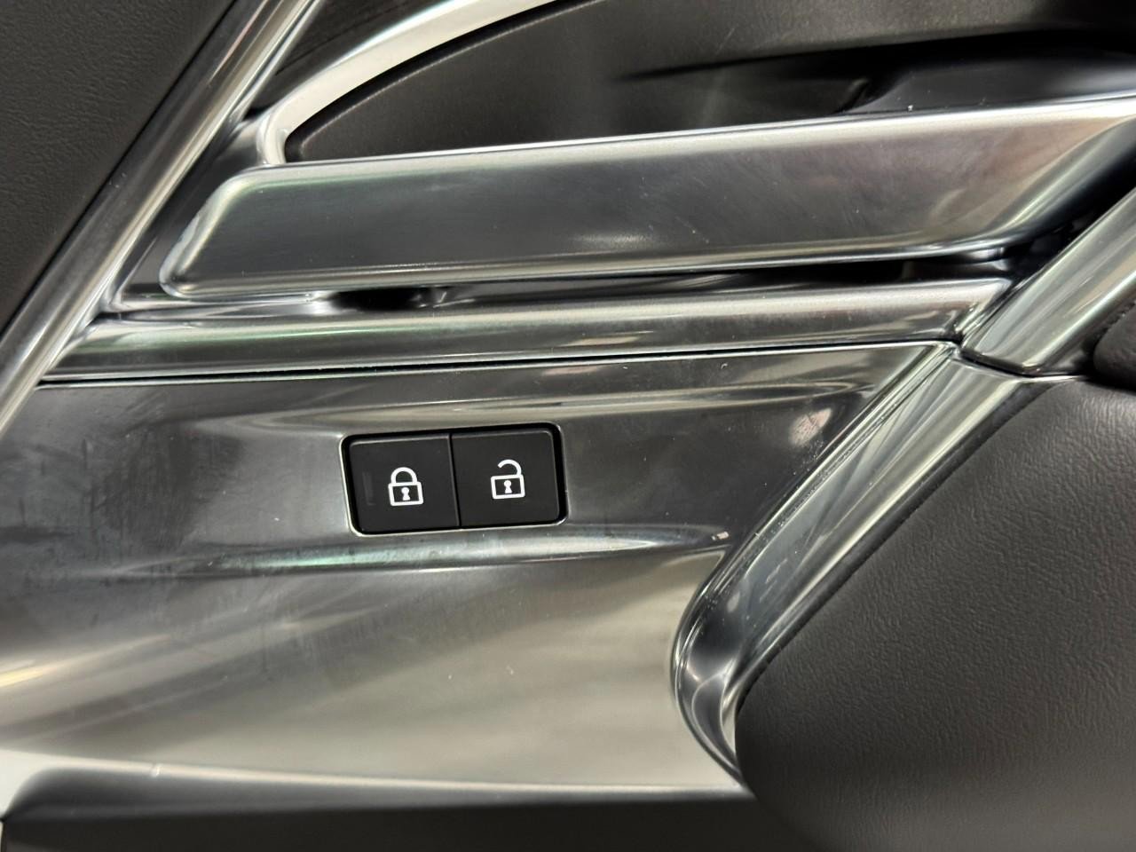 Used 2025 Land Rover Range Rover SE image 21