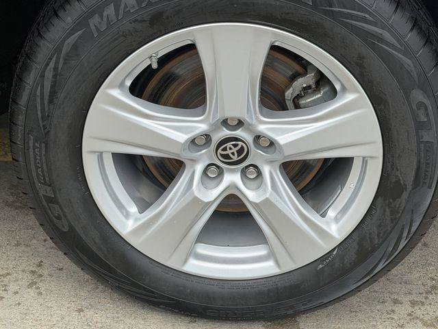 Certified 2024 Toyota Highlander LE FWD image 8