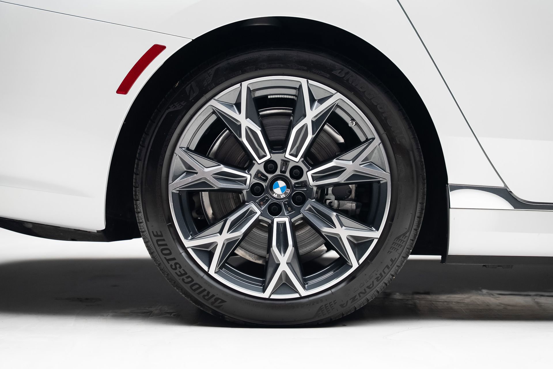 Used 2023 BMW i7 xDrive60 AWD/4WD image 37