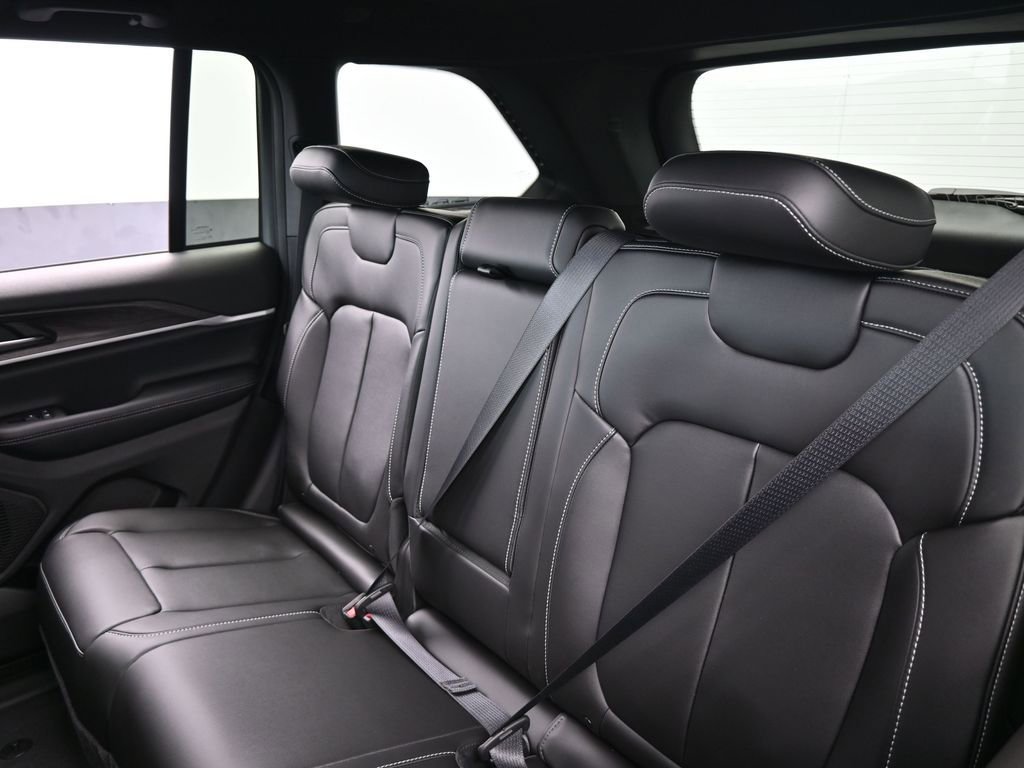 Used 2025 Jeep Grand Cherokee Limited image 22