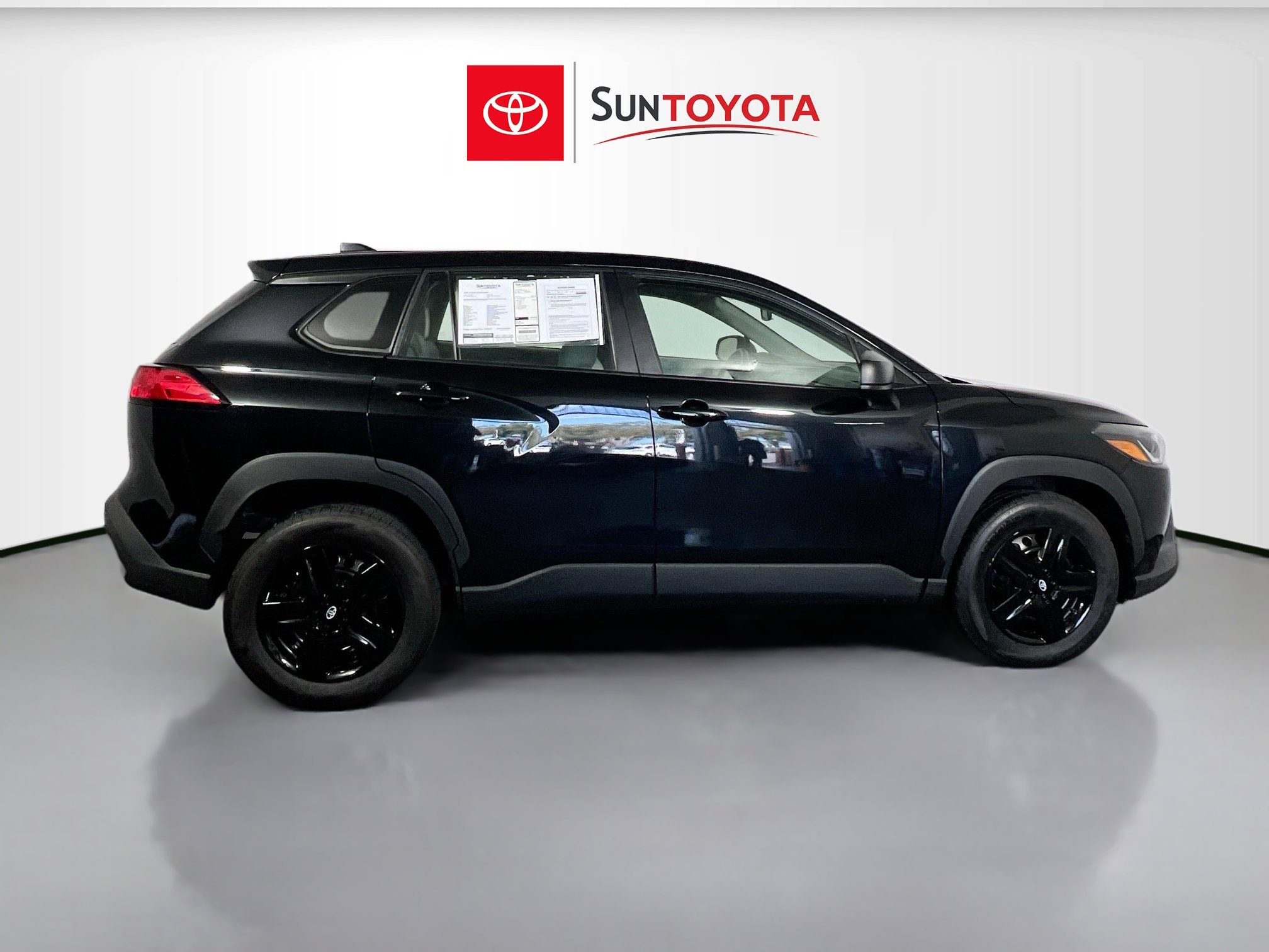 Used 2025 Toyota Corolla Cross L image 2