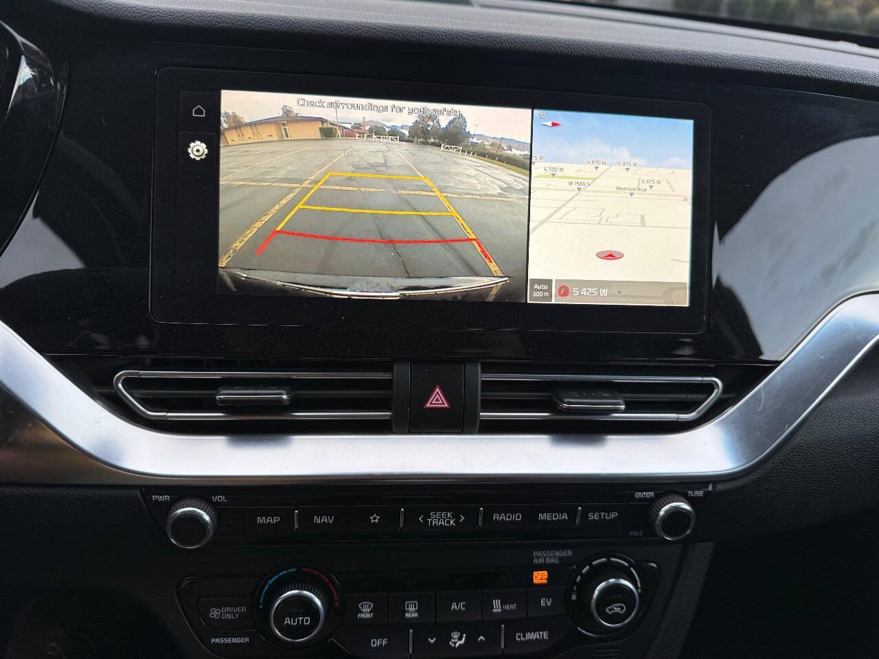 Used 2022 Kia Niro EX FWD image 13