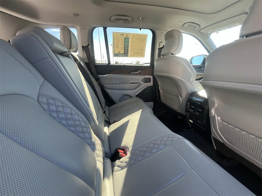 Used 2022 Jeep Grand Cherokee Summit w/ Adv Protech Group IV image 16