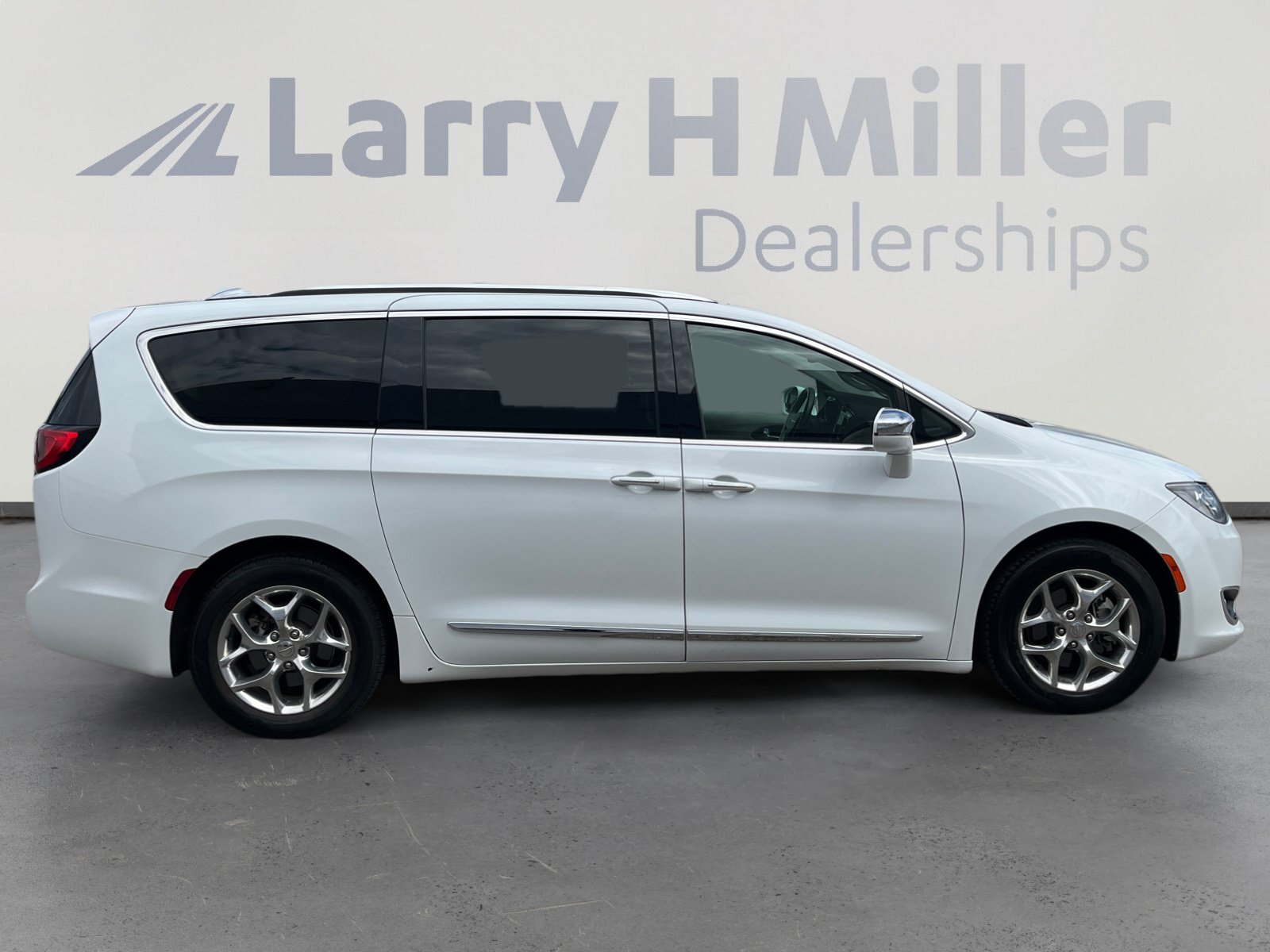 Certified 2018 Chrysler Pacifica Limited FWD image 6