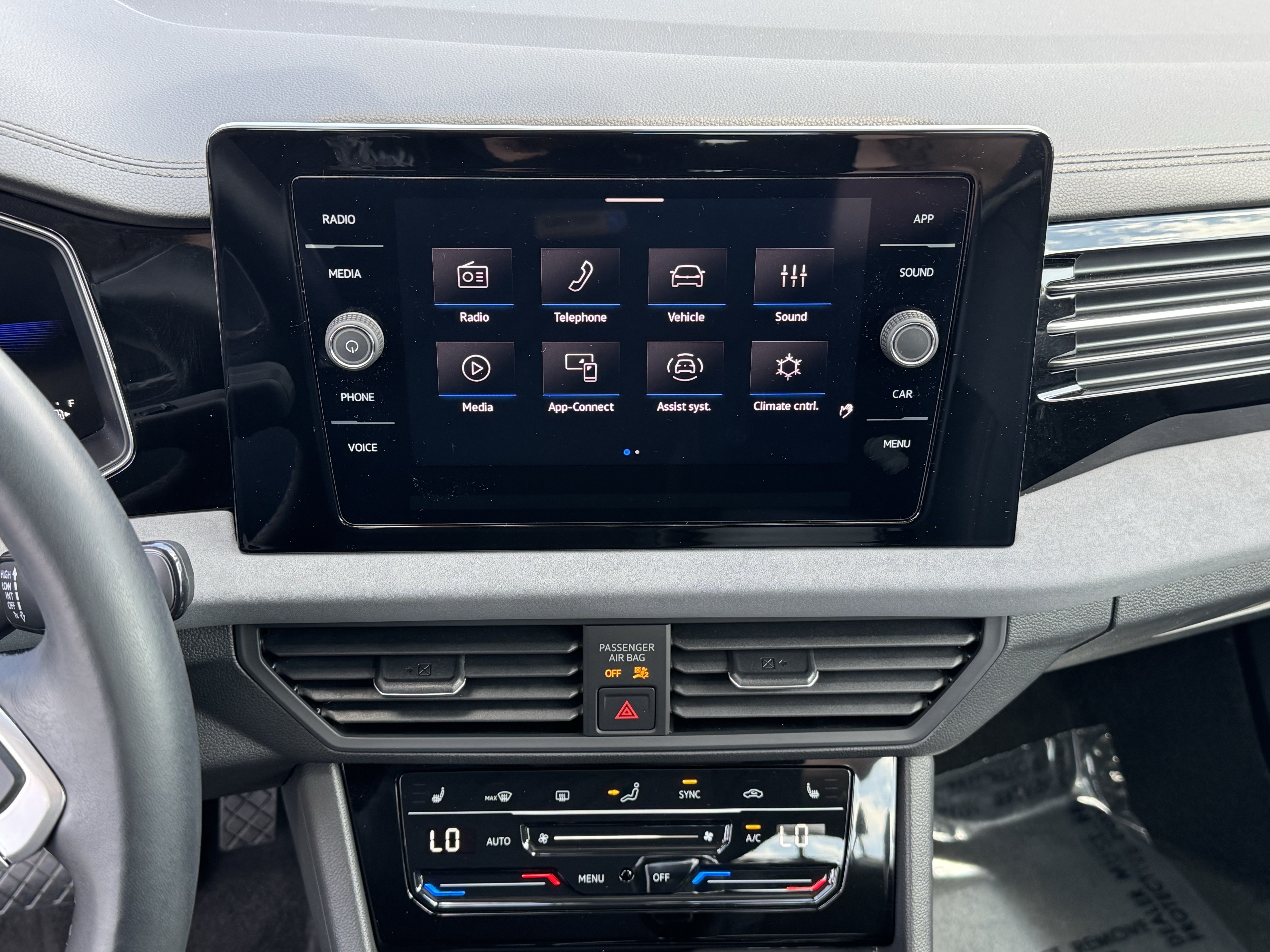 Used 2025 Volkswagen Jetta SE w/ Sunroof Package FWD image 25
