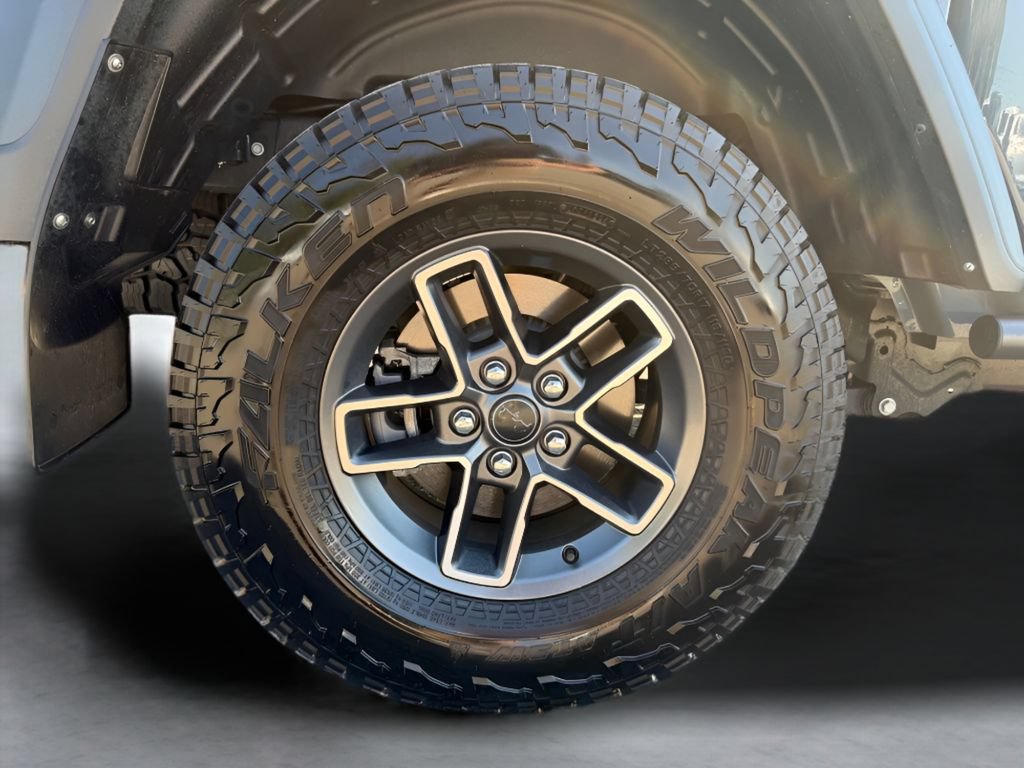 Used 2025 Jeep Gladiator Mojave w/ Convenience Group AWD/4WD image 41
