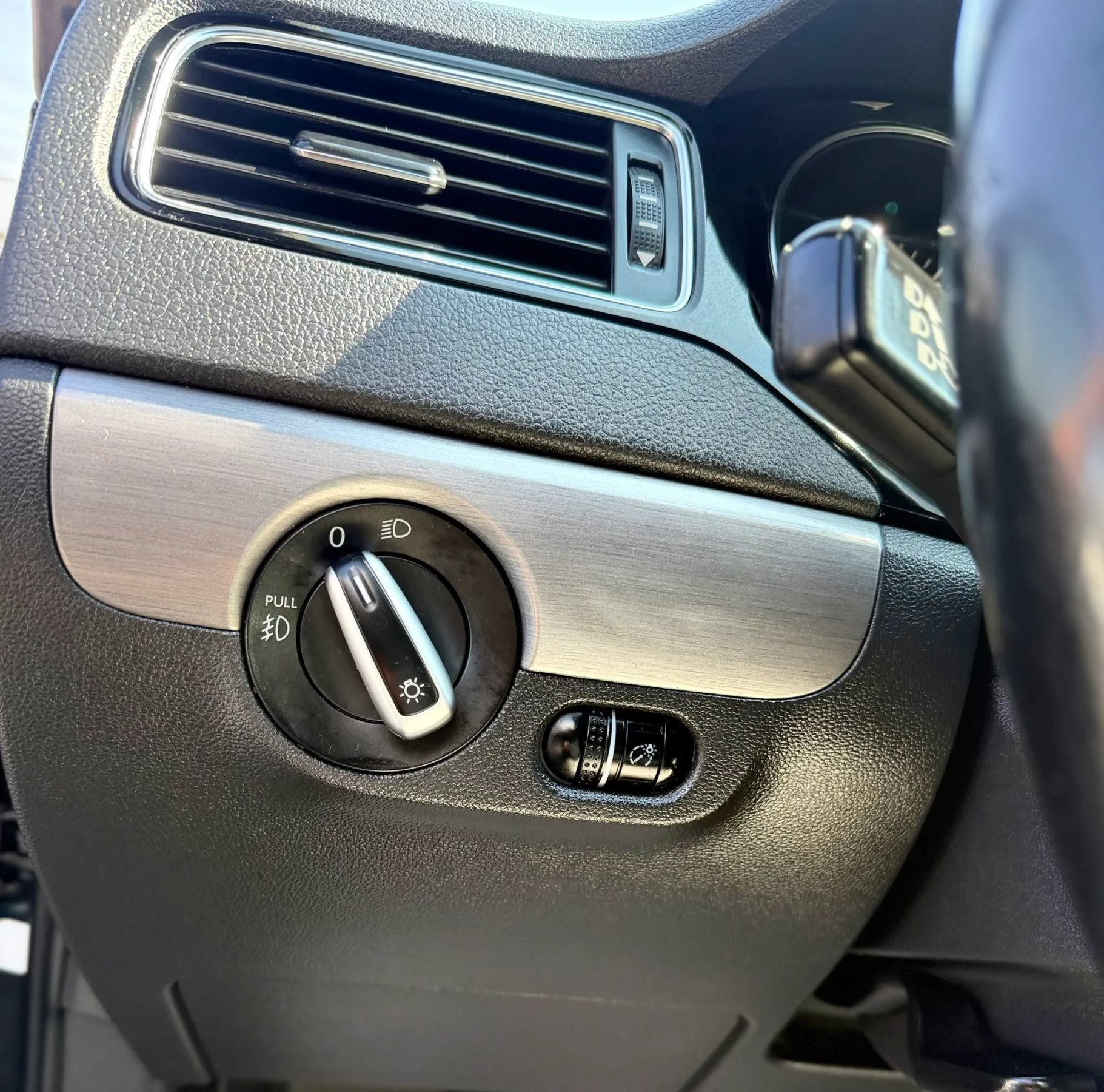 Used 2016 Volkswagen Jetta Sport FWD image 23