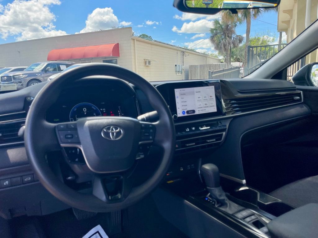 Used 2025 Toyota Camry LE image 12
