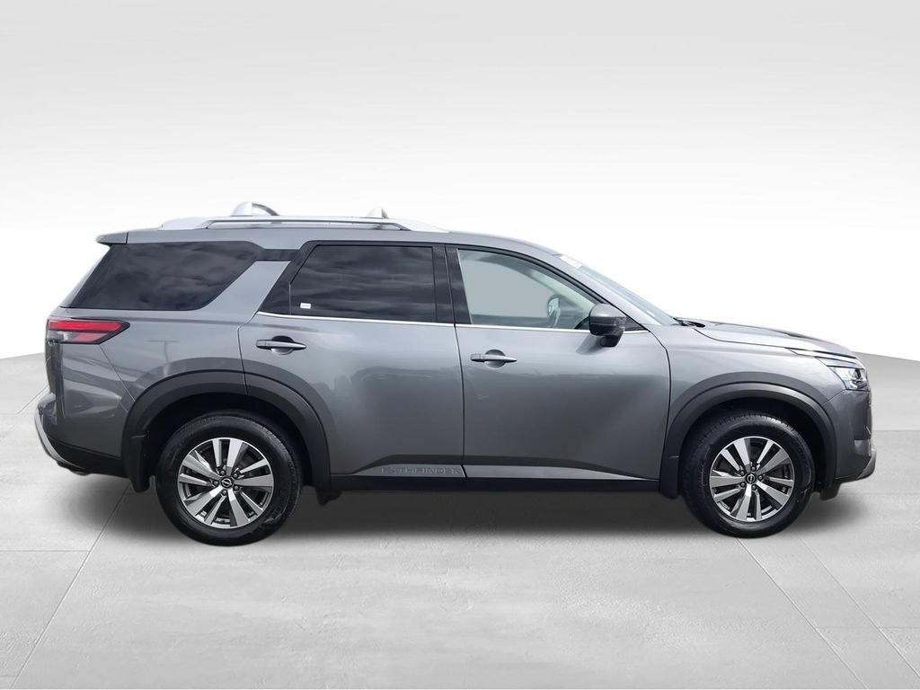 Used 2023 Nissan Pathfinder SL w/ Lighting Package (N92) AWD/4WD image 11