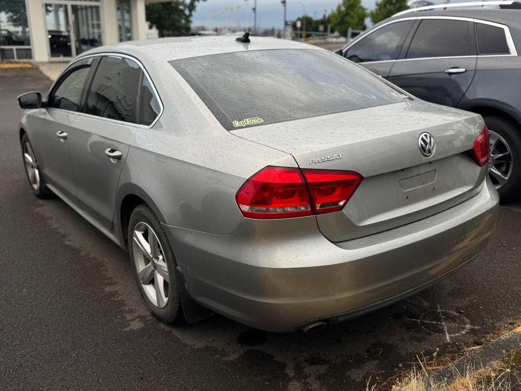 Used 2013 Volkswagen Passat 2.5 SE FWD image 2