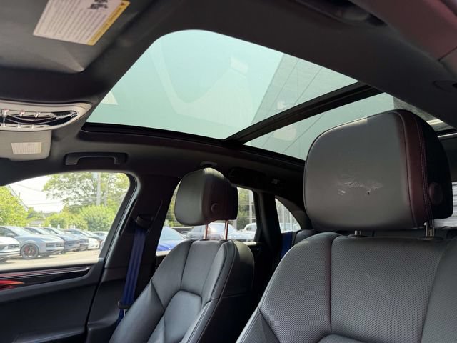 Certified 2024 Porsche Macan AWD/4WD image 14